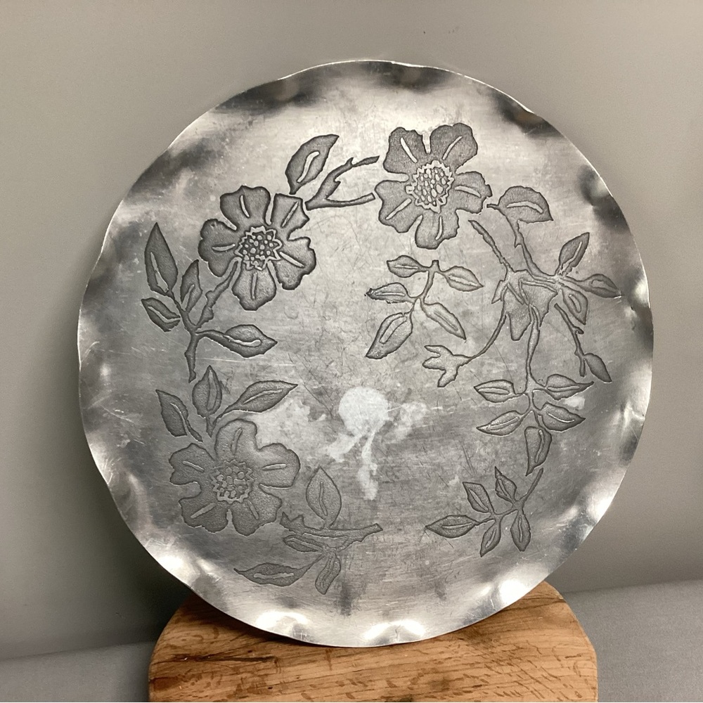 ⚫️ Vintage - Hammered Aluminum Serving Platter - Dogwood Floral Design - Unique - Picture 2 of 10